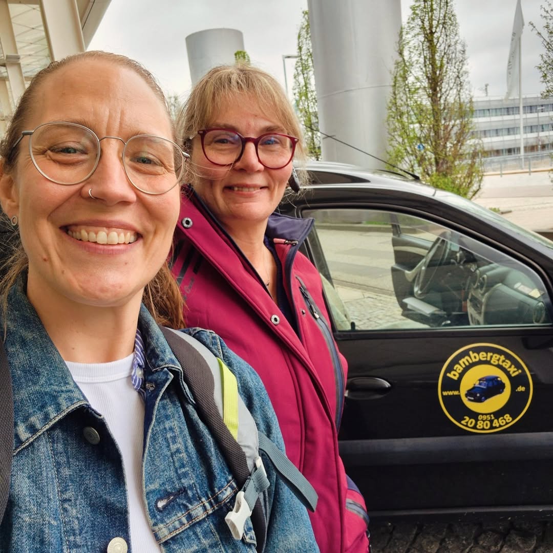 Kristina Schimmeyer mit Taxiunternehmerin